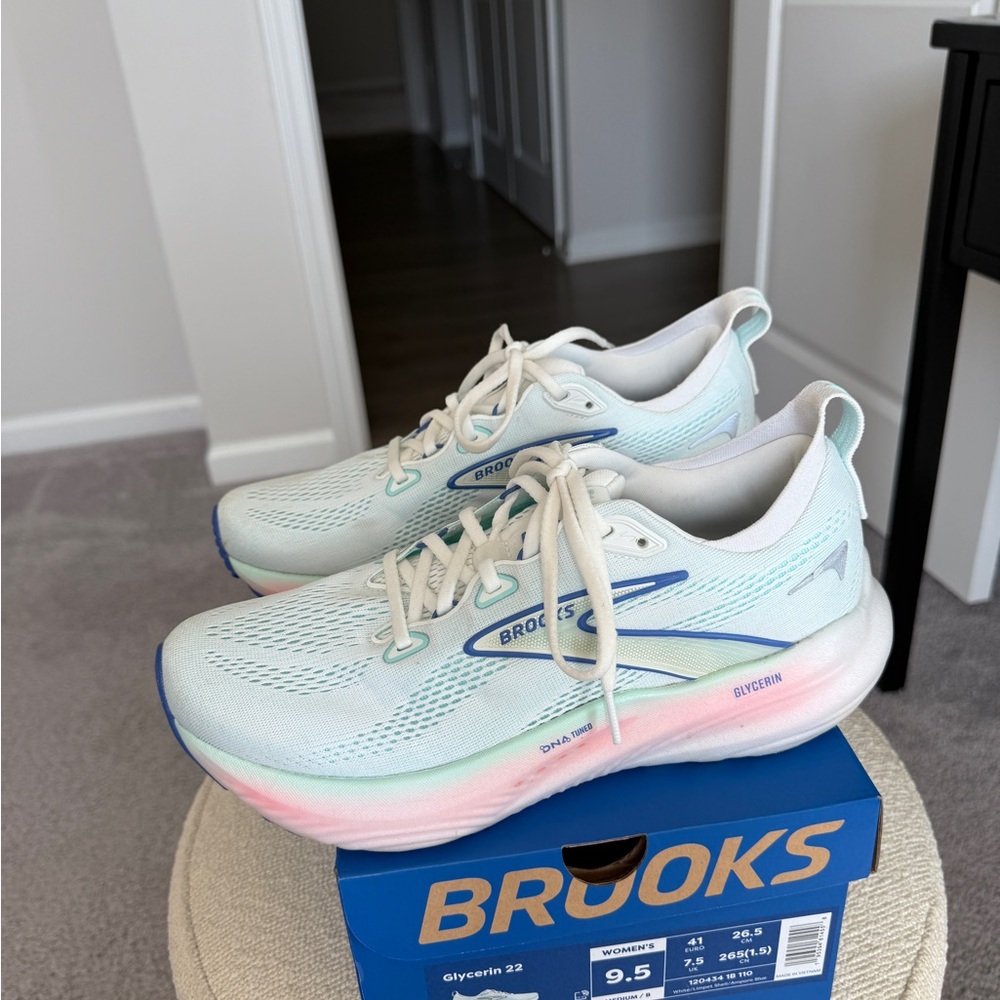 Brooks Glycerin 22 LIKE NEW sz 9.5 womens Limpet Shell/Amparo Blue- worn 3 times